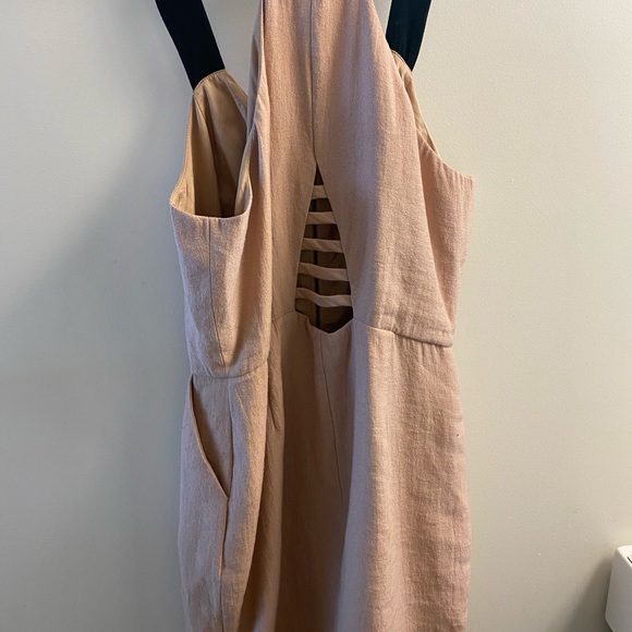 Gently worn pink BCBG dress. Size 10 with black straps. - Picture 6 of 6